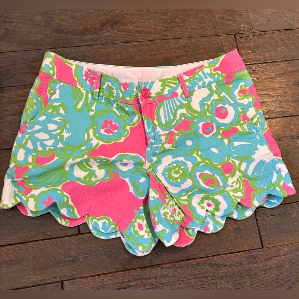 Lilly Pulitzer Pink and Blue Floral Buttercup Shorts Scallop Preppy Resortwear - Picture 2 of 4